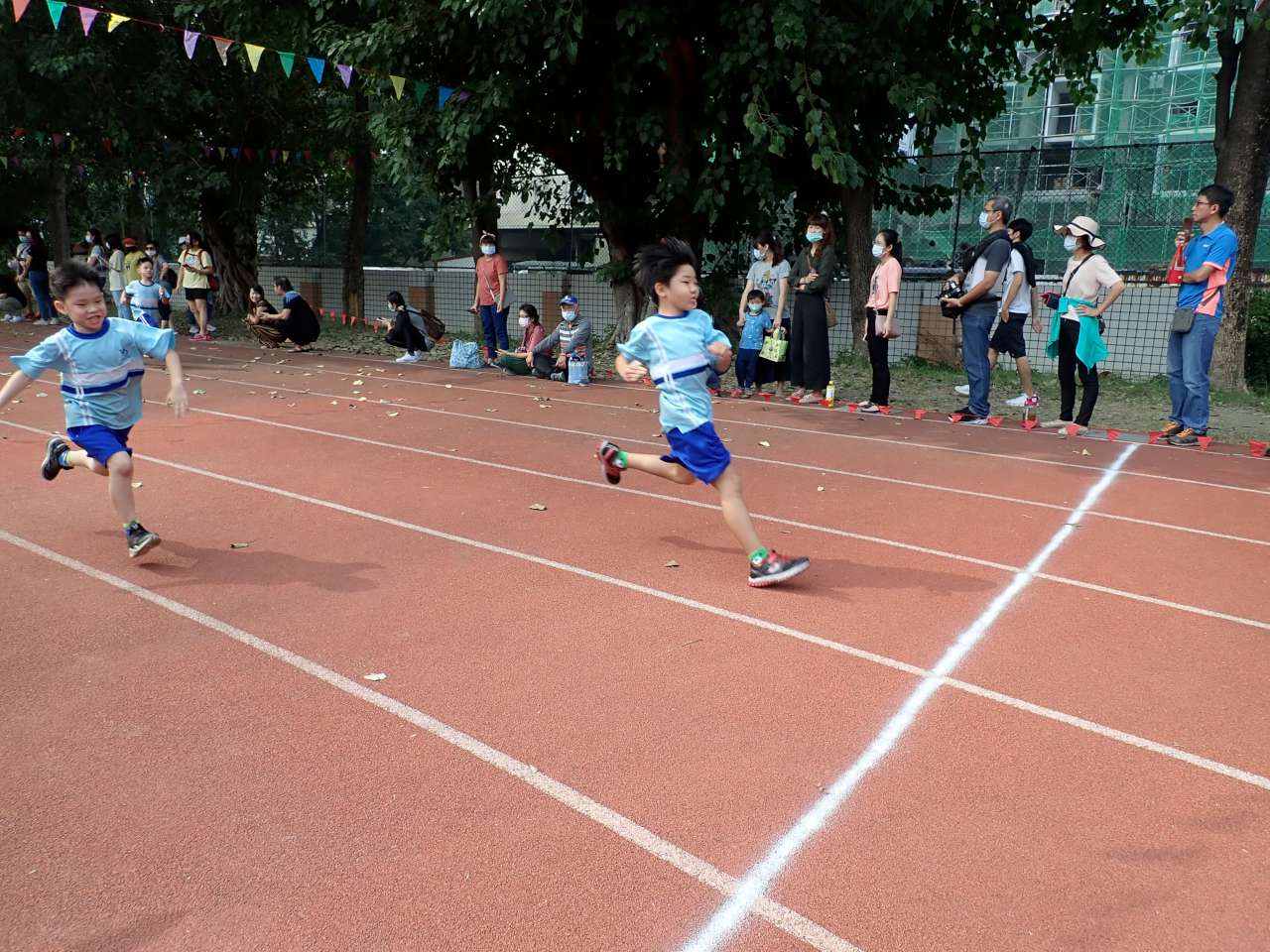 PB270244-1280