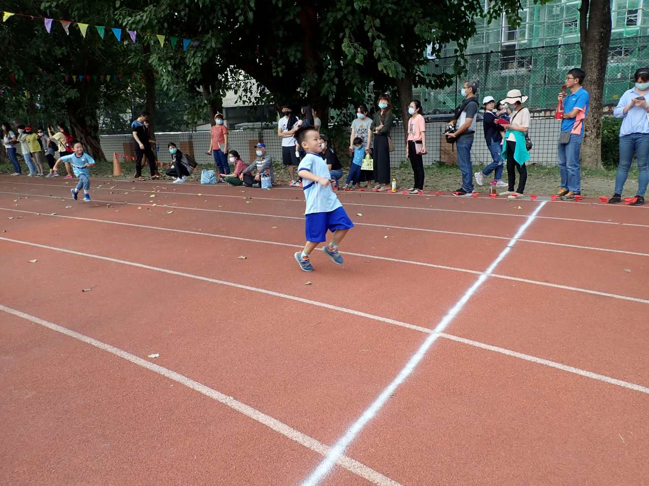 PB270245-1280