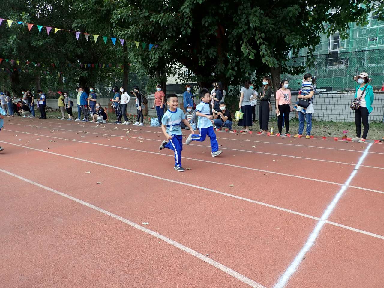PB270256-1280